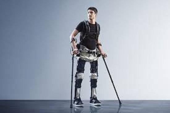 paralyzed man learning to walk again